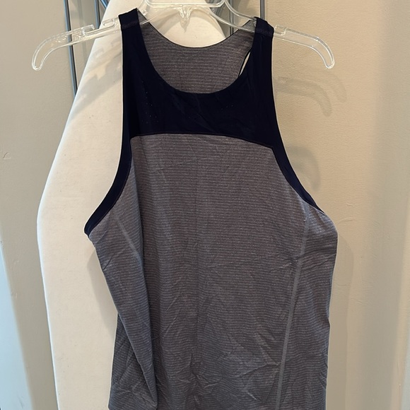 LULULEMON EXERCISE TANK TOP GRAY PINSTRIPE WITH BLACK PERFORATED FABRIC SIZE L - Picture 4 of 6
